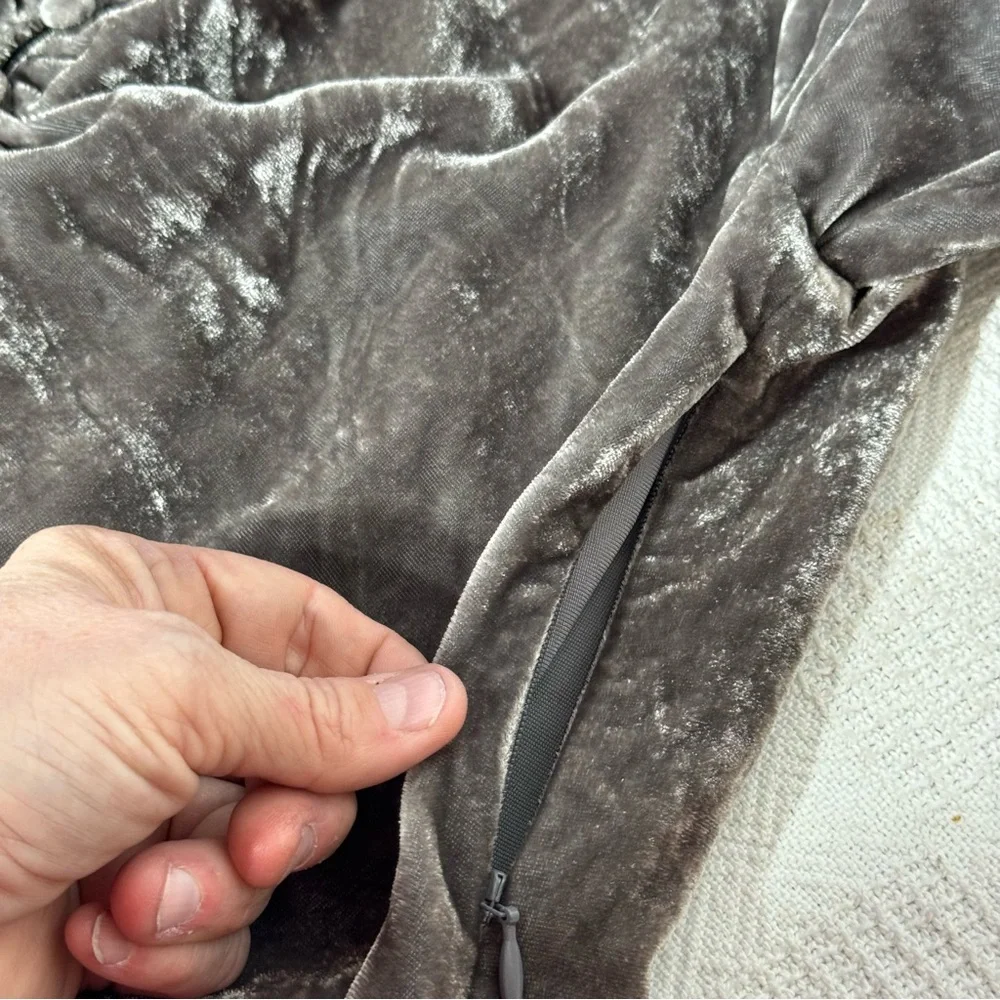 Madewell Velvet Daylight Ruffle‎ Top Sz 8 gray/silver